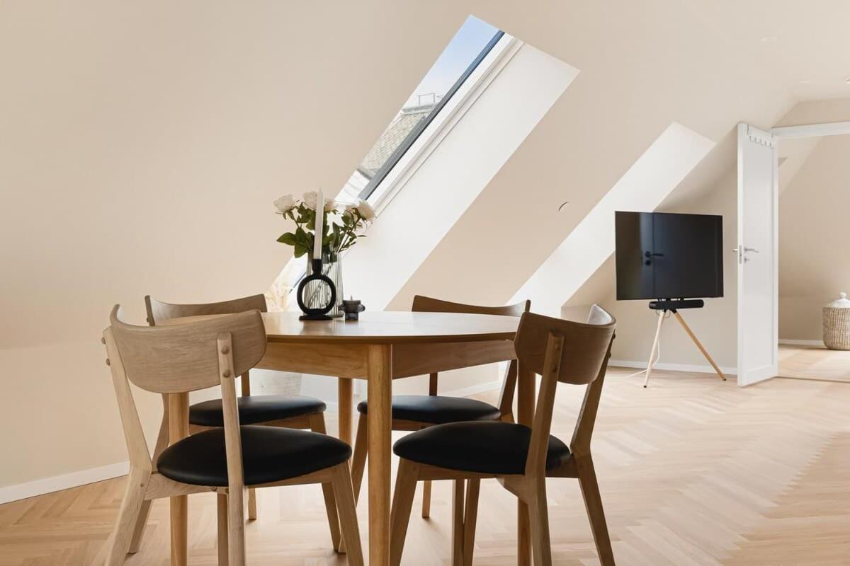 Dinbnb Apartments I Mid-City Luxury With Mini Balcony And Smart Tv & Sound System Берген Екстериор снимка