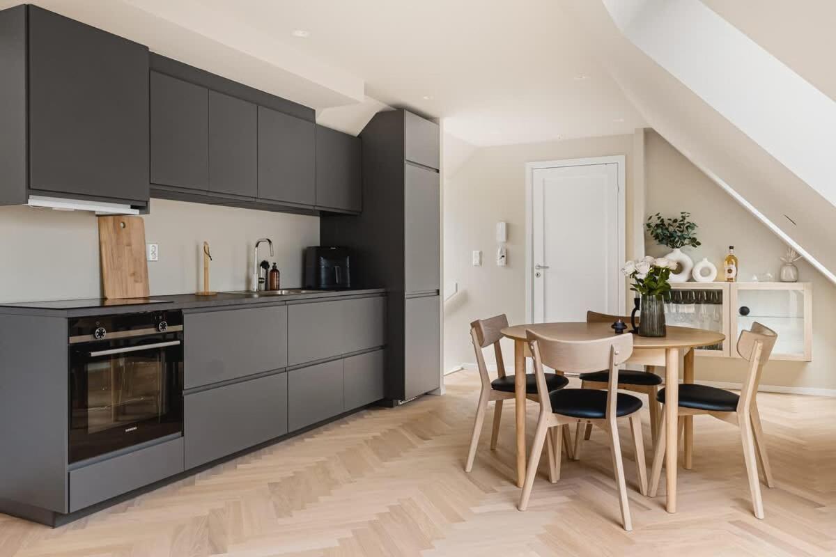 Dinbnb Apartments I Mid-City Luxury With Mini Balcony And Smart Tv & Sound System Берген Екстериор снимка